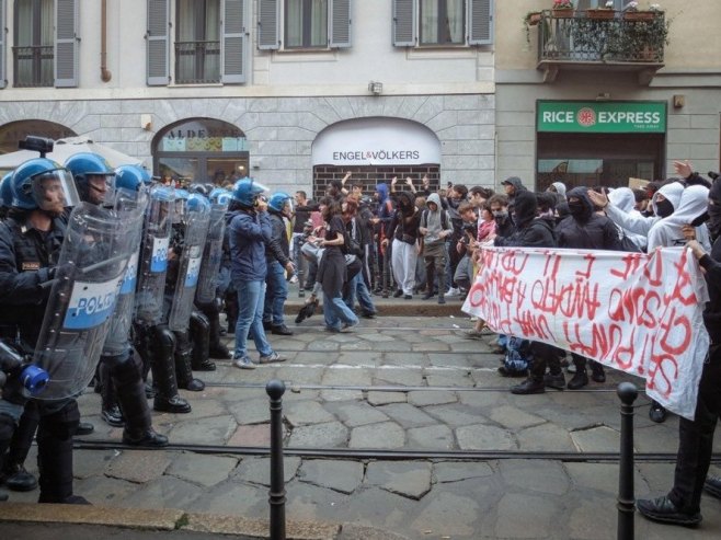 Протести у Италији (фото: EPA/MATTEO CORNER) Протести у Италији (фото: EPA/MATTEO CORNER) -