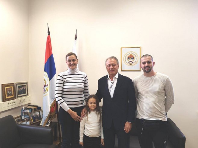 Магдалена Тешић из Дервенте освојила Москву на Фестивалу "Бијели штап" Магдалена Тешић из Дервенте освојила Москву на Фестивалу "Бијели штап"