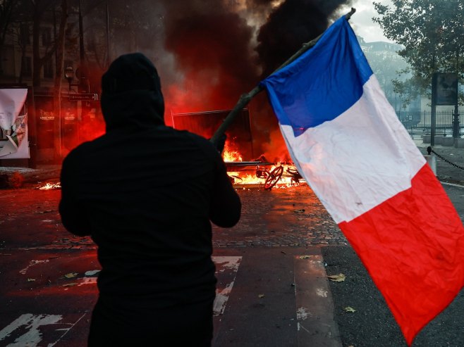 Протести у Француској (Фото: EPA/MOHAMMED BADRA) Протести у Француској (Фото: EPA/MOHAMMED BADRA) -
