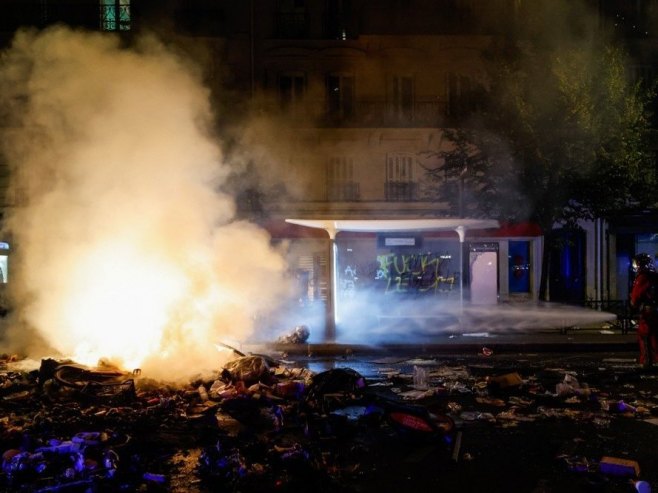 Протести у Француској (фото: EPA/MOHAMMED BADRA) Протести у Француској (фото: EPA/MOHAMMED BADRA) -
