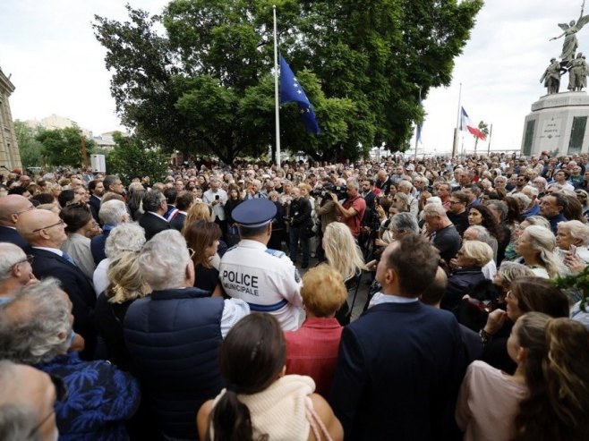 Протести у Француској (фото: EPA/SEBASTIEN NOGIER) Протести у Француској (фото: EPA/SEBASTIEN NOGIER) -