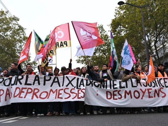 Протести у Паризу (Фото: EPA/FIRAS ABDULLAH, илустрација) Протести у Паризу (Фото: EPA/FIRAS ABDULLAH, илустрација) -