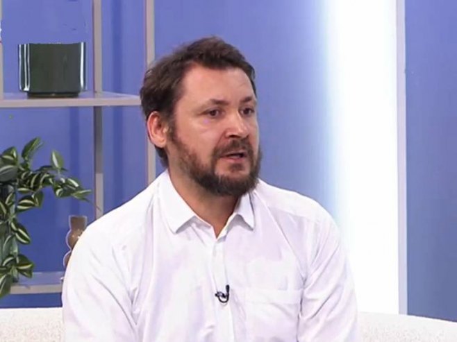 "У првом реду" - нова емисија РТРС-а посвећена најважнијим културним догађајима (ВИДЕО) "У првом реду" - нова емисија РТРС-а посвећена најважнијим културним догађајима (ВИДЕО)