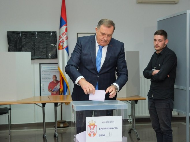 Додик гласаo у генералном конзулату Србије у Бањалуци Додик гласаo у генералном конзулату Србије у Бањалуци - Фото: Aleksandar Stupar