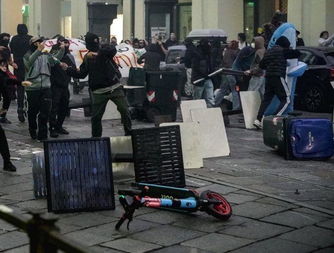 Протести у Италији (фото: EPA/TINO ROMANO - илустрација) Протести у Италији (фото: EPA/TINO ROMANO - илустрација) -