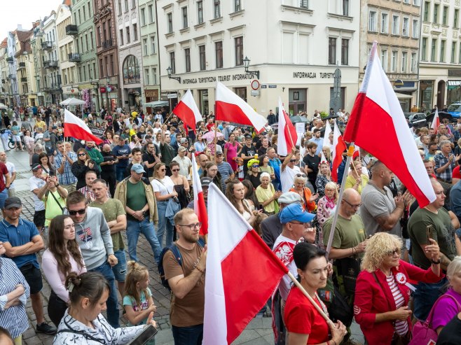 Протести у Пољској (Фото: EPA/TYTUS ZMIJEWSKI POLAND OUT/илустрација) Протести у Пољској (Фото: EPA/TYTUS ZMIJEWSKI POLAND OUT/илустрација) -