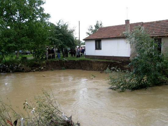 Оштећена кућа усљед изливања рјечице Јања...