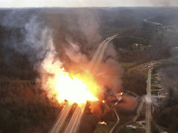 Пакао на аутопуту. Експлозија гасовода у Западној Вирџинији изазвала је овај апокалиптични призор.