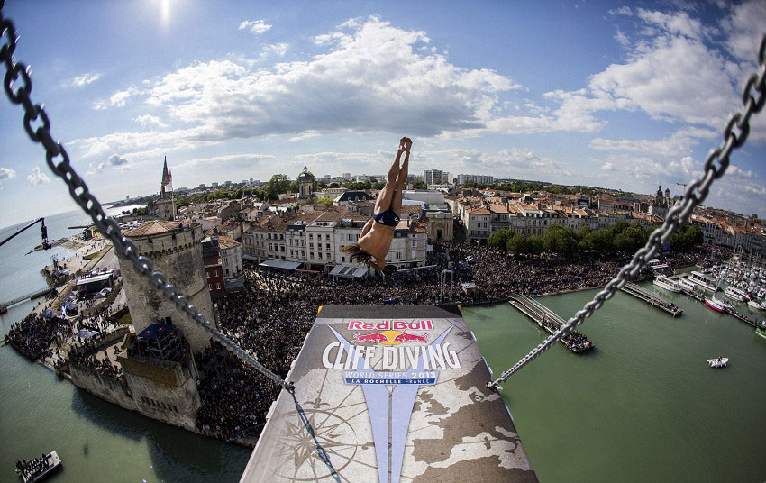 Скокови у воду - такмичење свјетске серије Red Bull  у француском Ла Рошелу