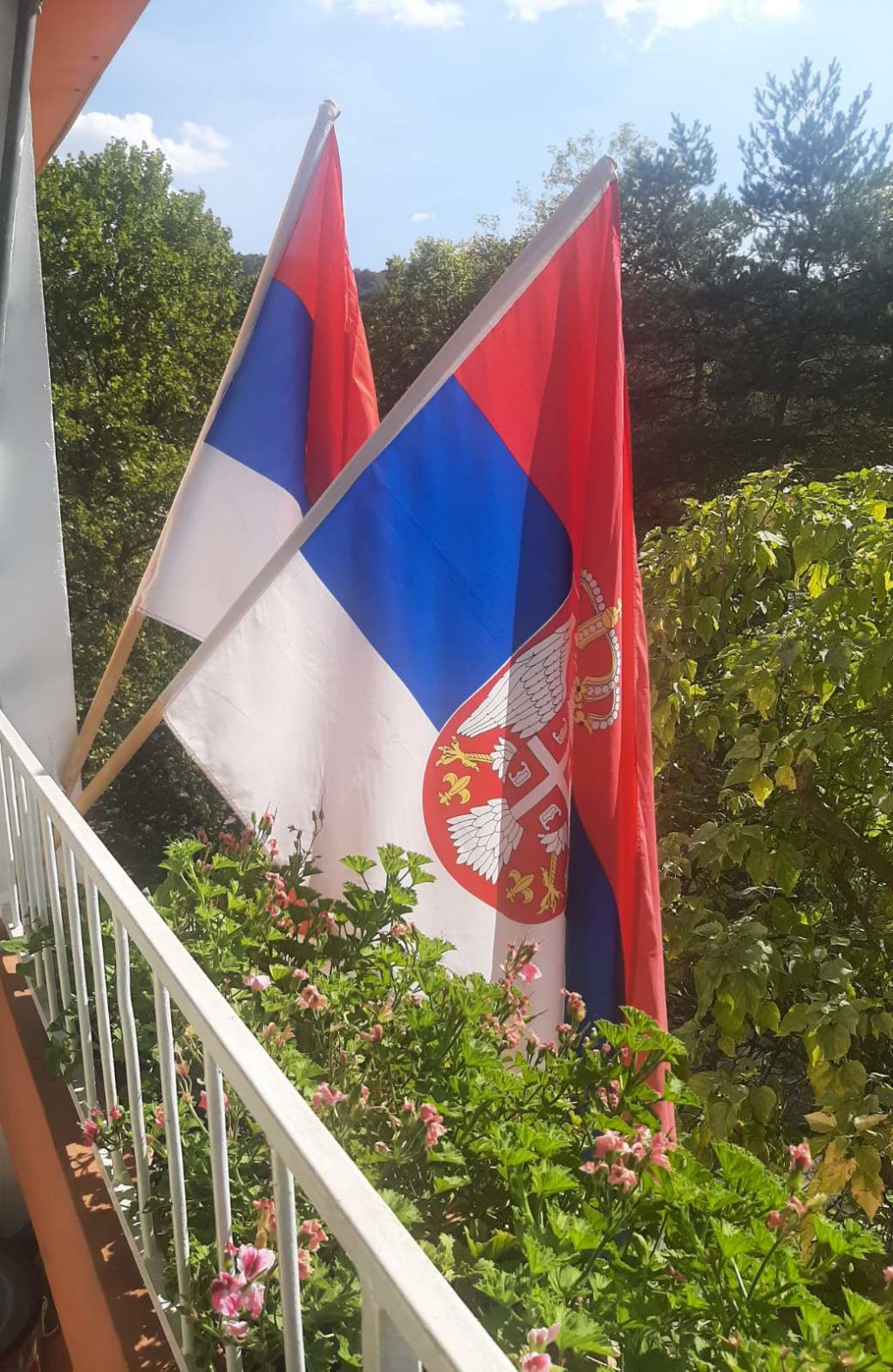 Zastave u Ulici Prve krajiške brigade NO 1, Banjaluka 