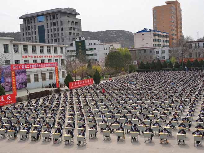 Полагање пријемних испита у Кини - Фото: AP