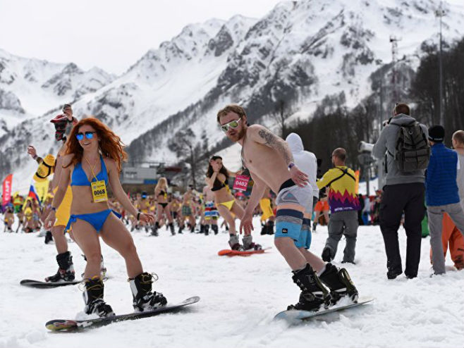 Сочи: Оборен свјетски рекорд у скијању у бикинију (Фото:© Sputnik/ Nina Zotina) - 