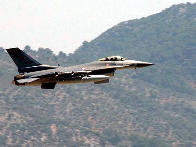 Турски војни авион Ф-16 - Фото: АП