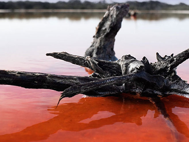 Црвено језеро (Фото: Flickr/Renzo Borgatti) - 