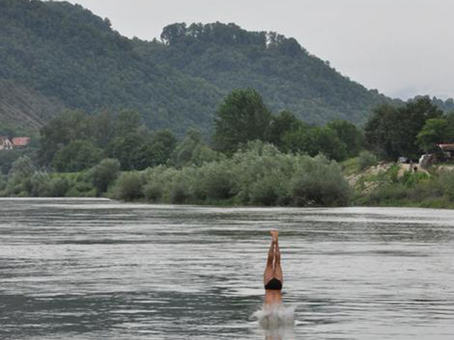 Тренутак када Словенац ускаче у воду (Фото:Rade Jokić / RAS Srbija) - 