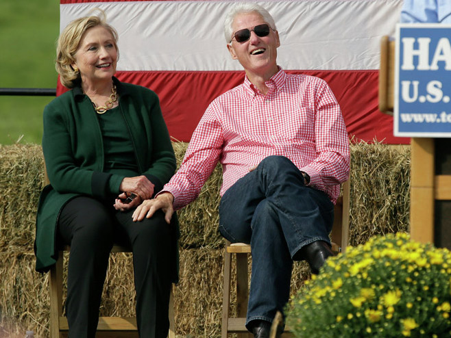 Бил и Хилари Клинтон - Фото: АП