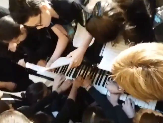Сарајево: Исти клавир свирало 20 ученика - Фото: Screenshot/YouTube