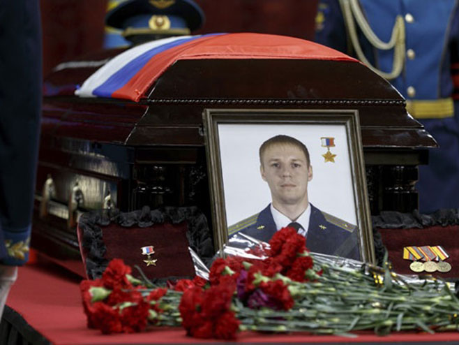 Сахрањен руски пилот Роман Филипов (фото:Tanjug,AP) - 