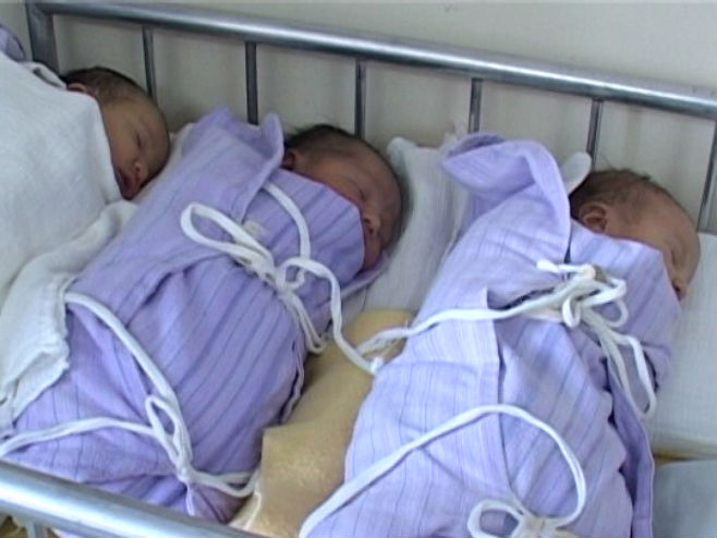 Српска богатија за 33 бебе