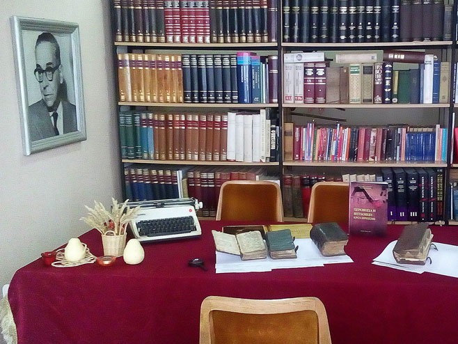 Изложба богослужбених књига у Прњавору - Фото: РТРС