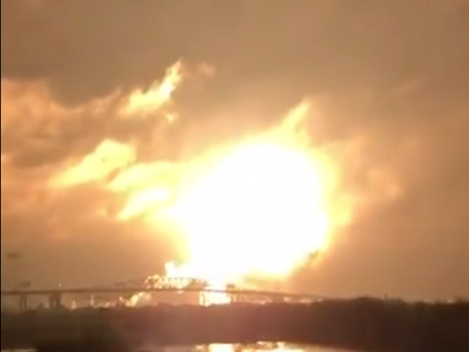 Огромна експлозија у рафинеријии плина у  (Фото:tvitter/PrtScr) - 