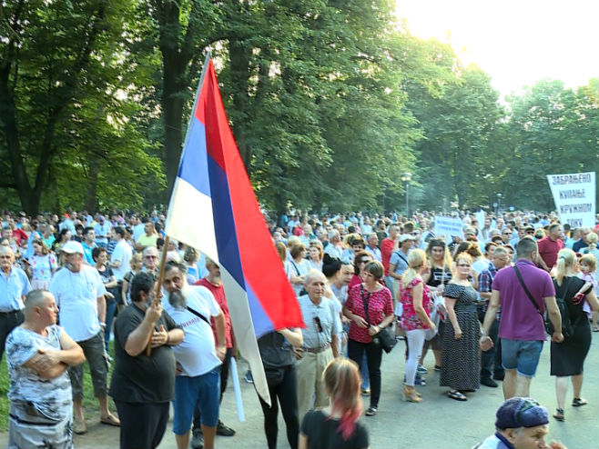 Окупљање грађана у Парку "Младен Стојановић" - Фото: РТРС