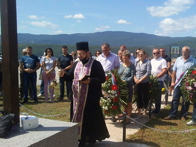 Дрвар: Парастос и полагање вијенаца Србима страдалим у "Олуји"