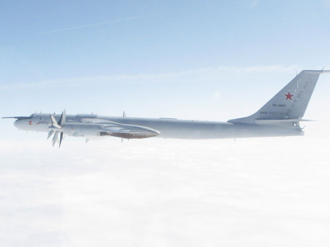 Тупољев Ту-142 (фото: twitter.com/RoyalAirForce) - 
