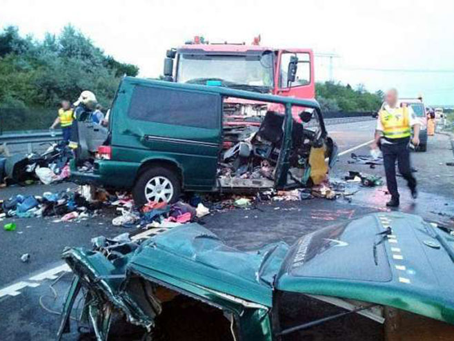 Румунија - саобраћајна несрећа (фото:urdupoint.com) - 