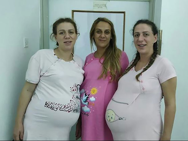 Три сестре породиле се у исти дан родиле четири бебе (фото: приватна архива) - 