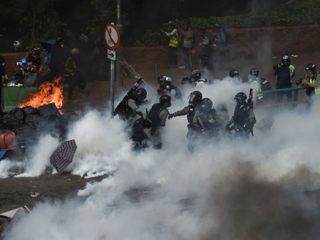 Нереди у Хонг Конгу - Фото: AFP