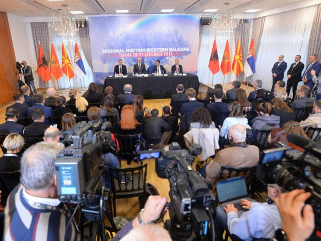 Конференција за новинаре у Тирани (фото: Председништво Србије) - 