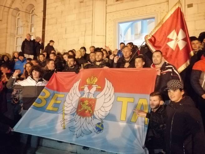 Ходочасници из Београда дочекани у Никшићу - Фото: СРНА