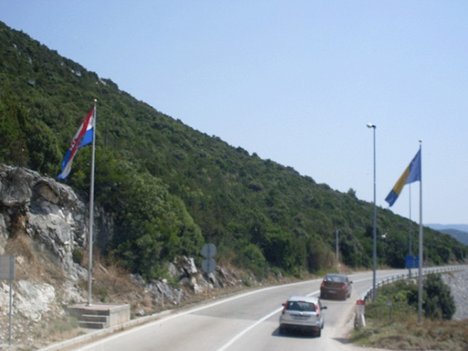Гранични прелаз Хрватска и БиХ (Фото:glassrpske.com) - 