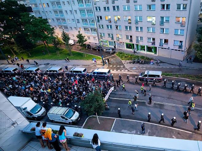 Протести Турака у Бечу (фото: kleinezeitung.at) - 