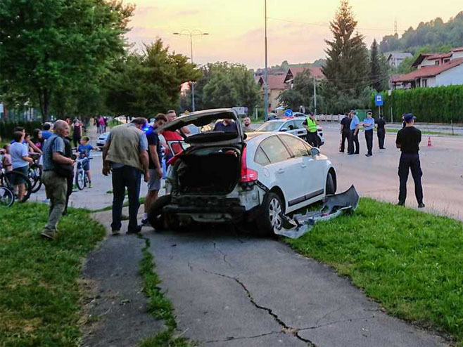 Саобраћајна незгода у Кантону Сарајево - Фото: klix.ba