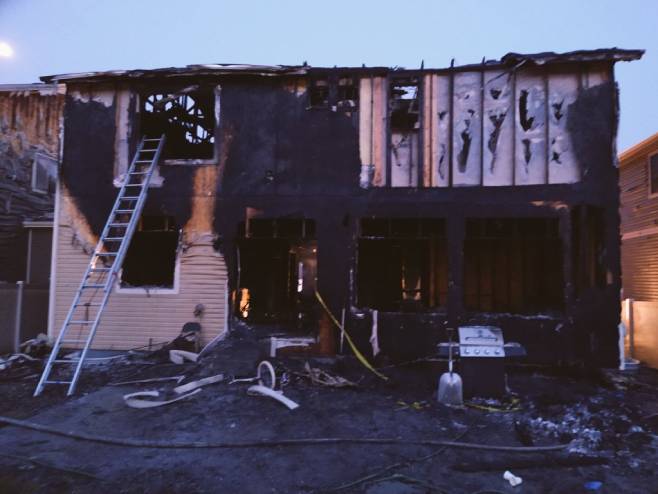 Пожар у кући у Денверу (Фото: Denver Fire Dept. Twitter) - 