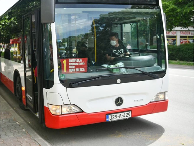 Аутобус (Фото илустрација) - 
