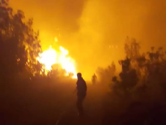 Пожар у близини Мостара (фото: Facebook / PVP Mostar - vatrogasci) - 