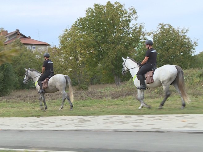 Полицајци на коњима - Фото: РТРС