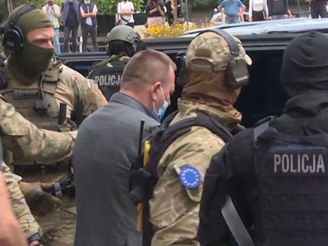 Хапшење у Приштини (фото:slobodnaevropa) - 