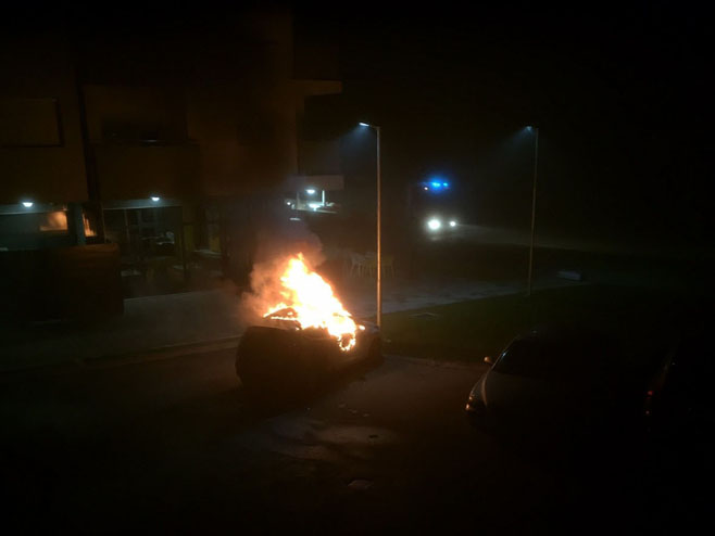 Добој - изгорјело  ауто - Фото: СРНА