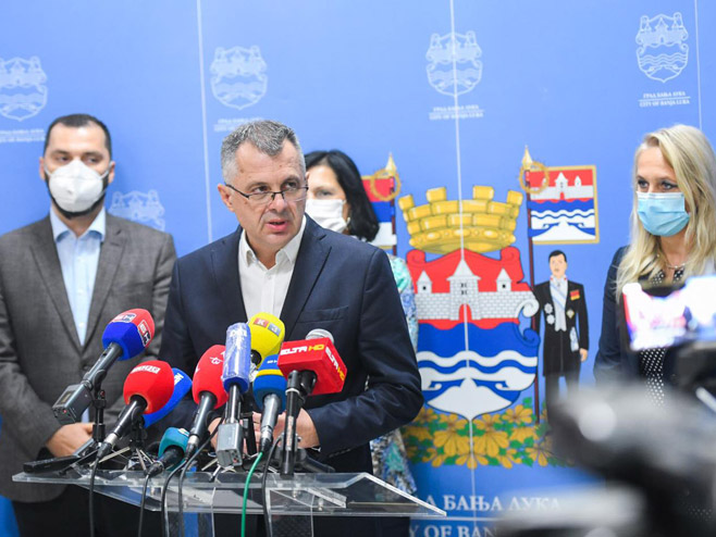 Игор Радојичић, прес конференција (фото: Град Бањалука) - 