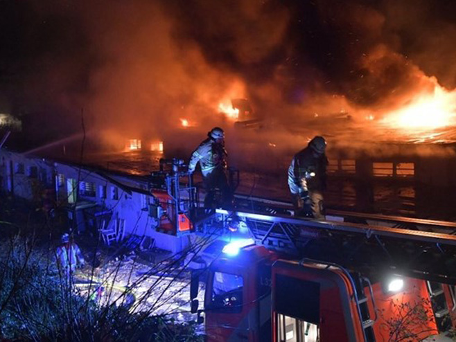 Пожар у берлинској подземној жељезници (фото:Twitter/NachtFloh) - 