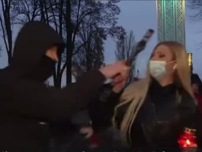 Напад на украјинску новинарку - Фото: Screenshot
