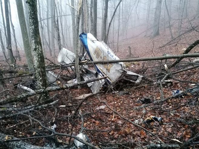 Олупине срушеног авиона на Козари - Фото: РТРС
