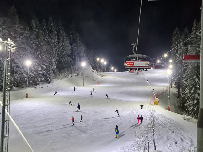 Јахорина - ноћно скијање - Фото: СРНА