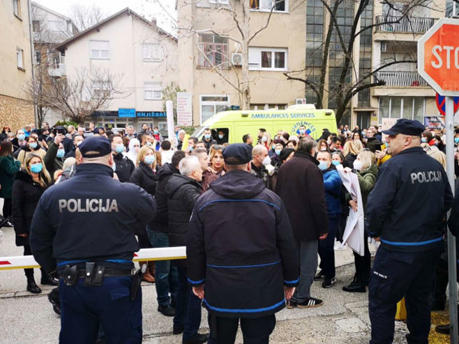Протести у Мостару (фото:  M. SMAJKIĆ) - 