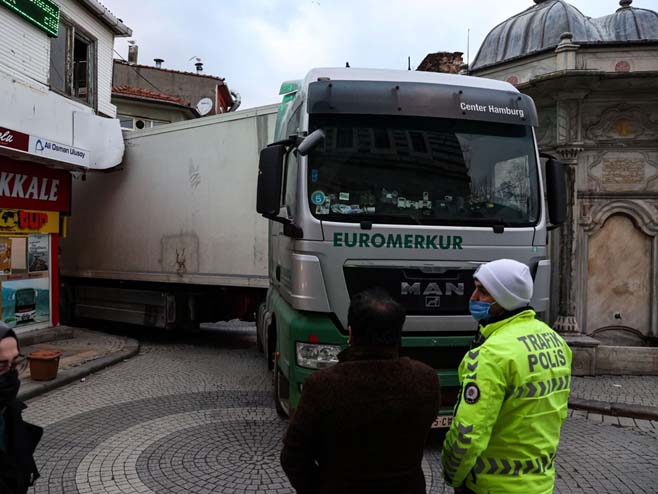 Заглавио се камион у улицама Истанбула (фото: ntv.com.tr) - 