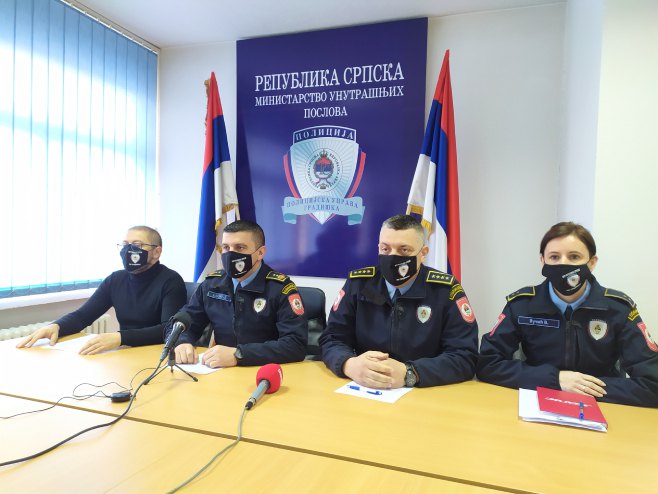 Представници Полицијске управе Градишка - Фото: СРНА